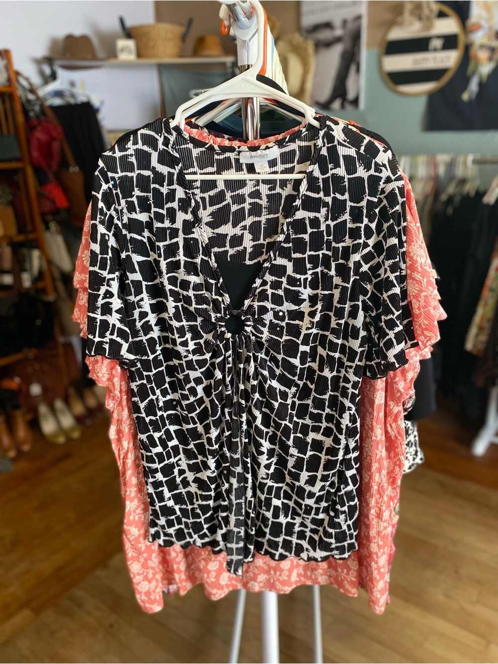 dressbarn Black & White Abstract Blouse - Picture 1 of 7